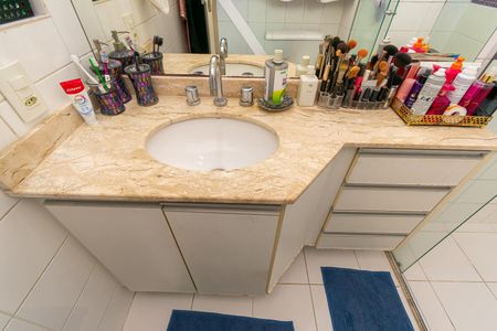 Apartamento à venda com 131m², 4 quartos e 2 vagasBanheiro da Suíte