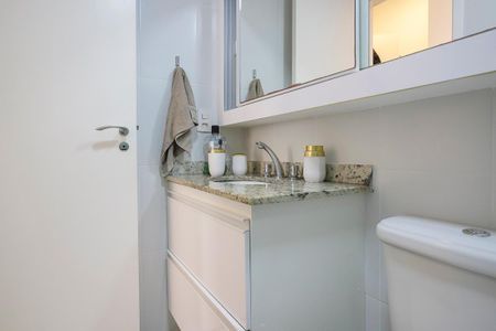 Apartamento à venda com 63m², 2 quartos e 2 vagasBanheiro da suíte