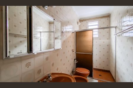 Casa à venda com 240m², 4 quartos e 2 vagas Casa à venda com 240m², 4 quartos e 2 vagasBanheiro 1