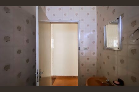 Casa à venda com 240m², 4 quartos e 2 vagas Casa à venda com 240m², 4 quartos e 2 vagasBanheiro 2