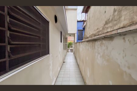 Casa à venda com 240m², 4 quartos e 2 vagas Casa à venda com 240m², 4 quartos e 2 vagasCorredor