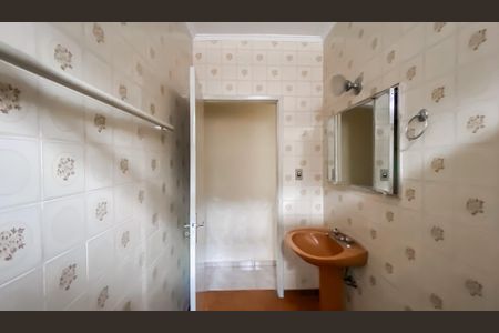 Casa à venda com 240m², 4 quartos e 2 vagas Casa à venda com 240m², 4 quartos e 2 vagasBanheiro 1