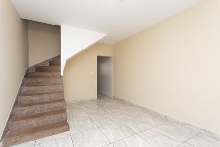 Sala de casa para alugar com 2 quartos, 73m² em Jardim das Camelias, São Paulo