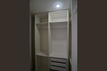Apartamento à venda com 175m², 4 quartos e 3 vagasCloset