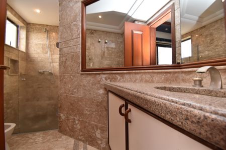 Apartamento para alugar com 355m², 4 quartos e 4 vagasBanheiro da Suíte 2