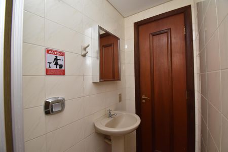 Apartamento para alugar com 355m², 4 quartos e 4 vagasBanheiro de Área de Serviço