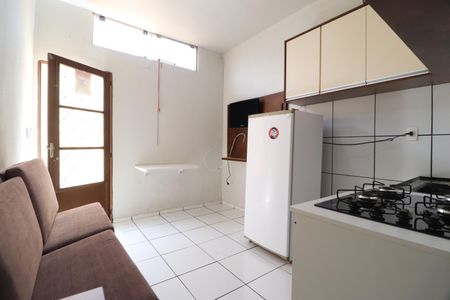 Sala/Cozinha de casa para alugar com 2 quartos, 42m² em Bom Jesus, Uberlândia