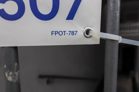 Casa para alugar com 85m², 2 quartos e sem vagaPlaca instalada no portão do imóvel - Código FPOT-787