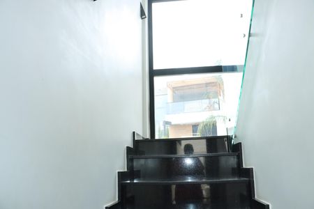 Casa de condomínio para alugar com 150m², 3 quartos e 2 vagasEscada