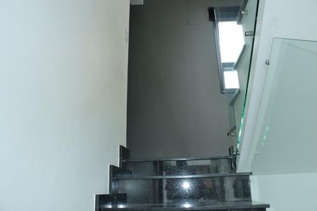 Casa de condomínio para alugar com 150m², 3 quartos e 2 vagasEscada