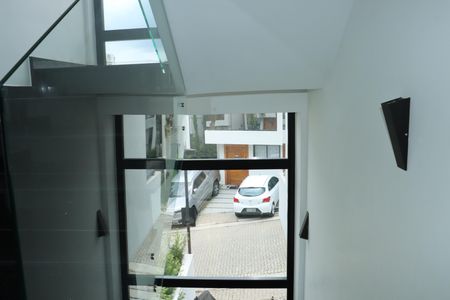 Casa de condomínio para alugar com 150m², 3 quartos e 2 vagasEscada