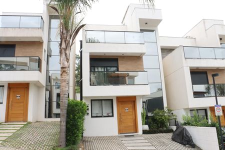 Casa de condomínio para alugar com 150m², 3 quartos e 2 vagasFachada