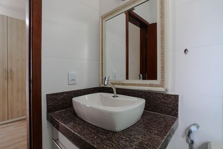 Casa de condomínio para alugar com 120m², 3 quartos e 2 vagasBanheiro - Quarto 3 - Suíte