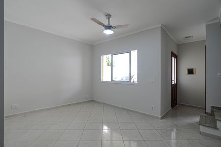 Sala de casa de condomínio para alugar com 2 quartos, 120m² em Vila Oliveira, Mogi das Cruzes