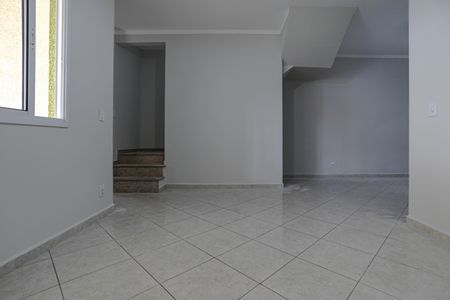 Casa de condomínio para alugar com 120m², 3 quartos e 2 vagasSala