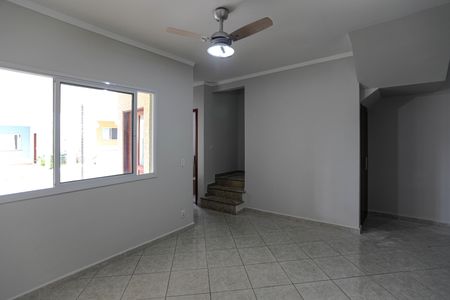 Casa de condomínio para alugar com 120m², 3 quartos e 2 vagasSala