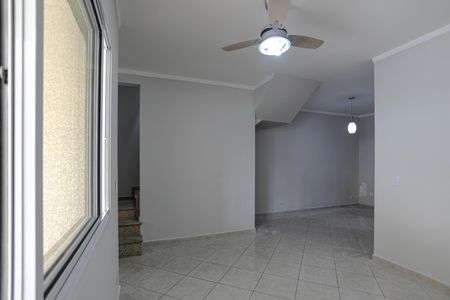 Casa de condomínio para alugar com 120m², 3 quartos e 2 vagasSala