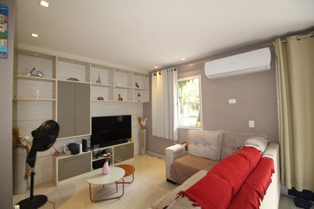 Casa de condomínio à venda com 120m², 4 quartos e 2 vagasSala