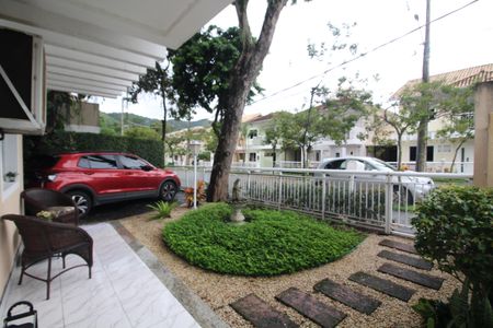 Casa de condomínio à venda com 120m², 4 quartos e 2 vagasJardim