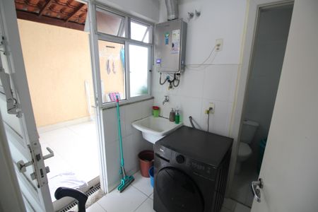 Casa de condomínio à venda com 120m², 4 quartos e 2 vagasÁrea de Serviço