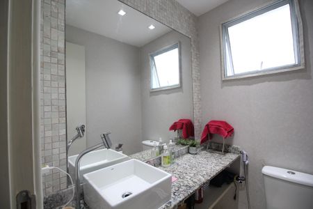 Casa de condomínio à venda com 120m², 4 quartos e 2 vagasLavabo