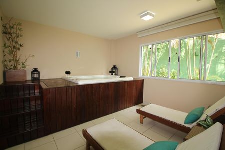 Casa de condomínio à venda com 120m², 4 quartos e 2 vagasSpa/Sauna