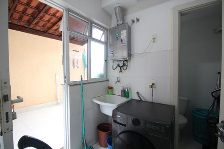 Casa de condomínio à venda com 120m², 4 quartos e 2 vagasÁrea de Serviço