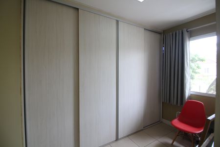 Casa de condomínio à venda com 120m², 4 quartos e 2 vagasQuarto 4 - Closet