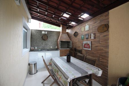 Casa de condomínio à venda com 120m², 4 quartos e 2 vagasChurrasqueira
