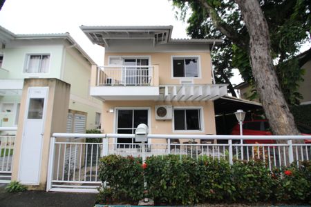 Casa de condomínio à venda com 120m², 4 quartos e 2 vagasFachada