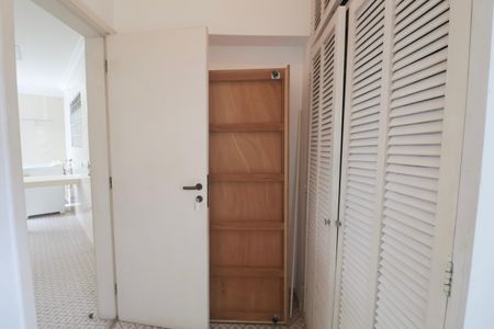 Apartamento para alugar com 501m², 5 quartos e 2 vagasQuarto de Serviço