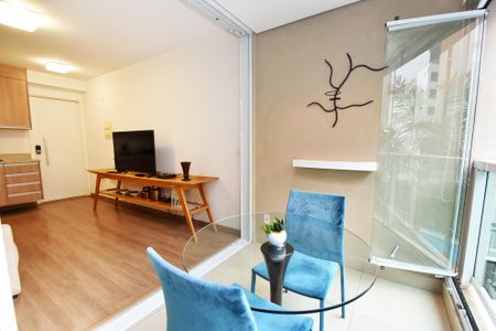 mesa jantar varanda de kitnet/studio para alugar com 1 quarto, 33m² em Vila Madalena, São Paulo