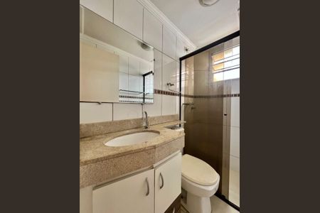 Banheiro de apartamento à venda com 2 quartos, 50m² em Vila Industrial (campinas), Campinas
