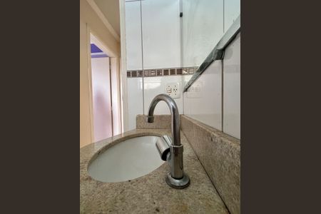 Banheiro de apartamento à venda com 2 quartos, 50m² em Vila Industrial (campinas), Campinas