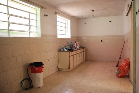 Casa à venda com 298m², 4 quartos e 2 vagas Casa à venda com 298m², 4 quartos e 2 vagasCozinha