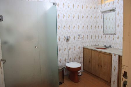 Casa à venda com 298m², 4 quartos e 2 vagas Casa à venda com 298m², 4 quartos e 2 vagasBanheiro