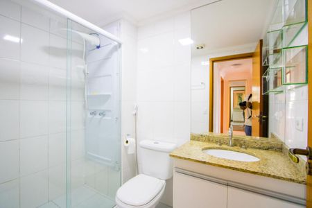 Apartamento para alugar com 90m², 3 quartos e 2 vagas Apartamento para alugar com 90m², 3 quartos e 2 vagasBanheiro social