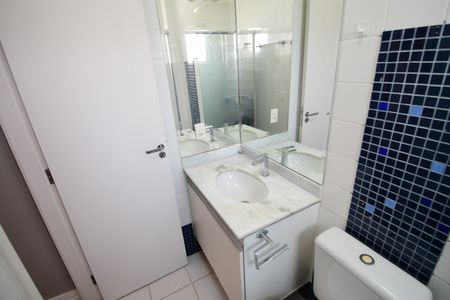 Casa de condomínio para alugar com 85m², 3 quartos e 2 vagasBanheiro Social