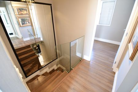 Casa de condomínio para alugar com 85m², 3 quartos e 2 vagasEscada