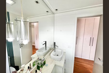 Apartamento à venda com 110m², 3 quartos e 2 vagas Apartamento à venda com 110m², 3 quartos e 2 vagasBanheiro da Suíte 1