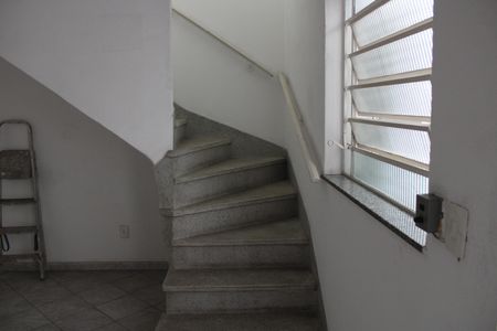 Casa à venda com 120m², 5 quartos e 2 vagasEscada 2