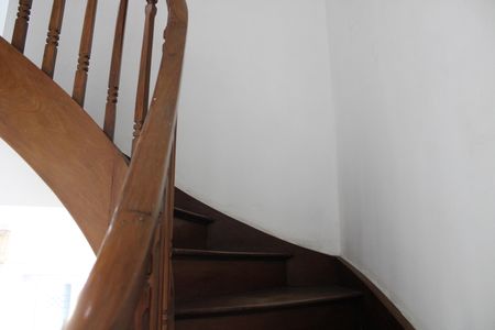 Casa à venda com 120m², 5 quartos e 2 vagasEscada 1