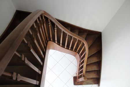 Casa à venda com 120m², 5 quartos e 2 vagasEscada 1