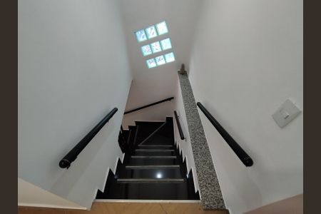 Casa para alugar com 99m², 3 quartos e 1 vagaEscada 