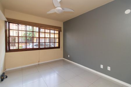 Sala de casa de condomínio para alugar com 3 quartos, 117m² em Medianeira, Porto Alegre