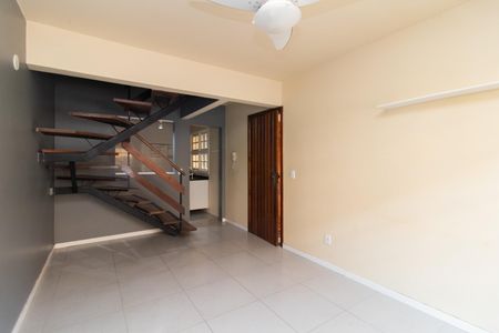 Sala de casa de condomínio para alugar com 3 quartos, 117m² em Medianeira, Porto Alegre