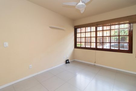 Sala de casa de condomínio para alugar com 3 quartos, 117m² em Medianeira, Porto Alegre