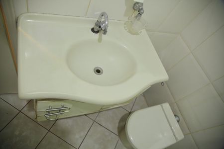 Casa à venda com 65m², 2 quartos e 2 vagasBanheiro