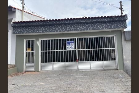Casa à venda com 65m², 2 quartos e 2 vagasFachada 