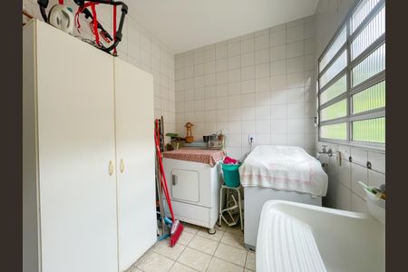 Casa à venda com 210m², 4 quartos e 1 vagaÁrea de Serviço